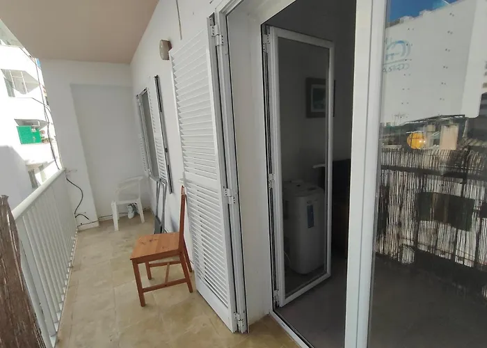 Camera Privata Singola In Appartamento, Bagno In Comune, Aria Condizionata Caldo Freddo, Wifi, Tv