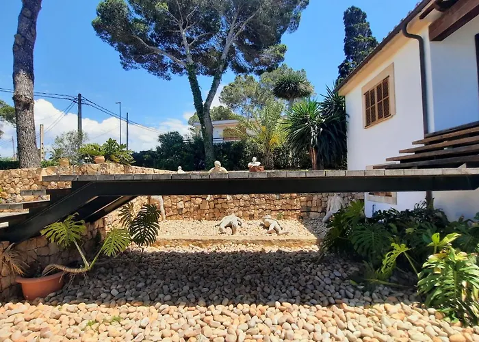 Charming Villa By The Sea